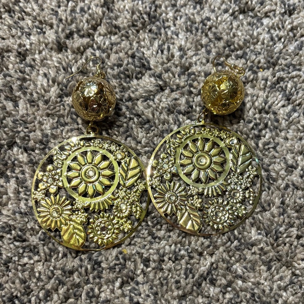 Antique Gold Filigree Medallion Earrings